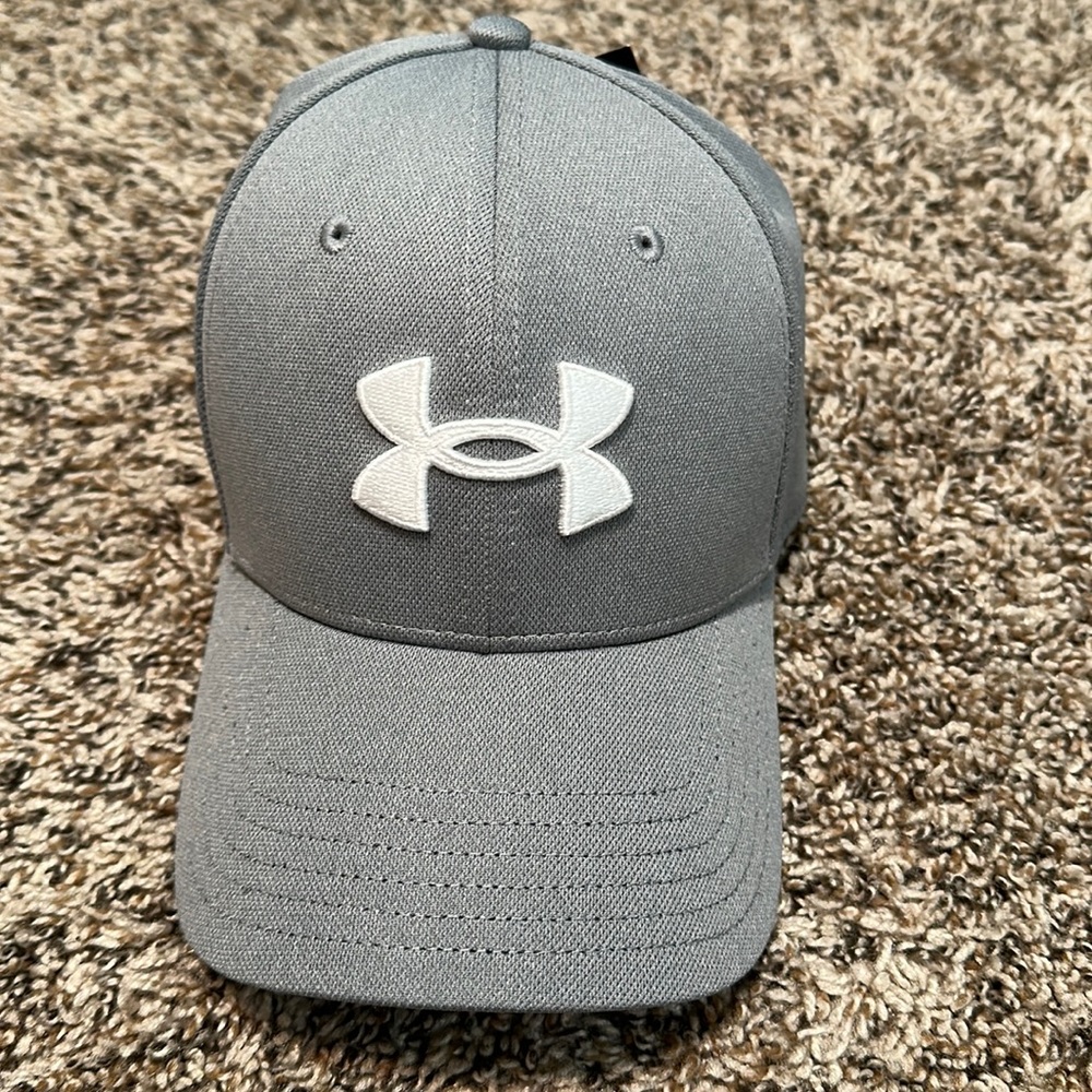*SOLD* Under Armour fitted hat